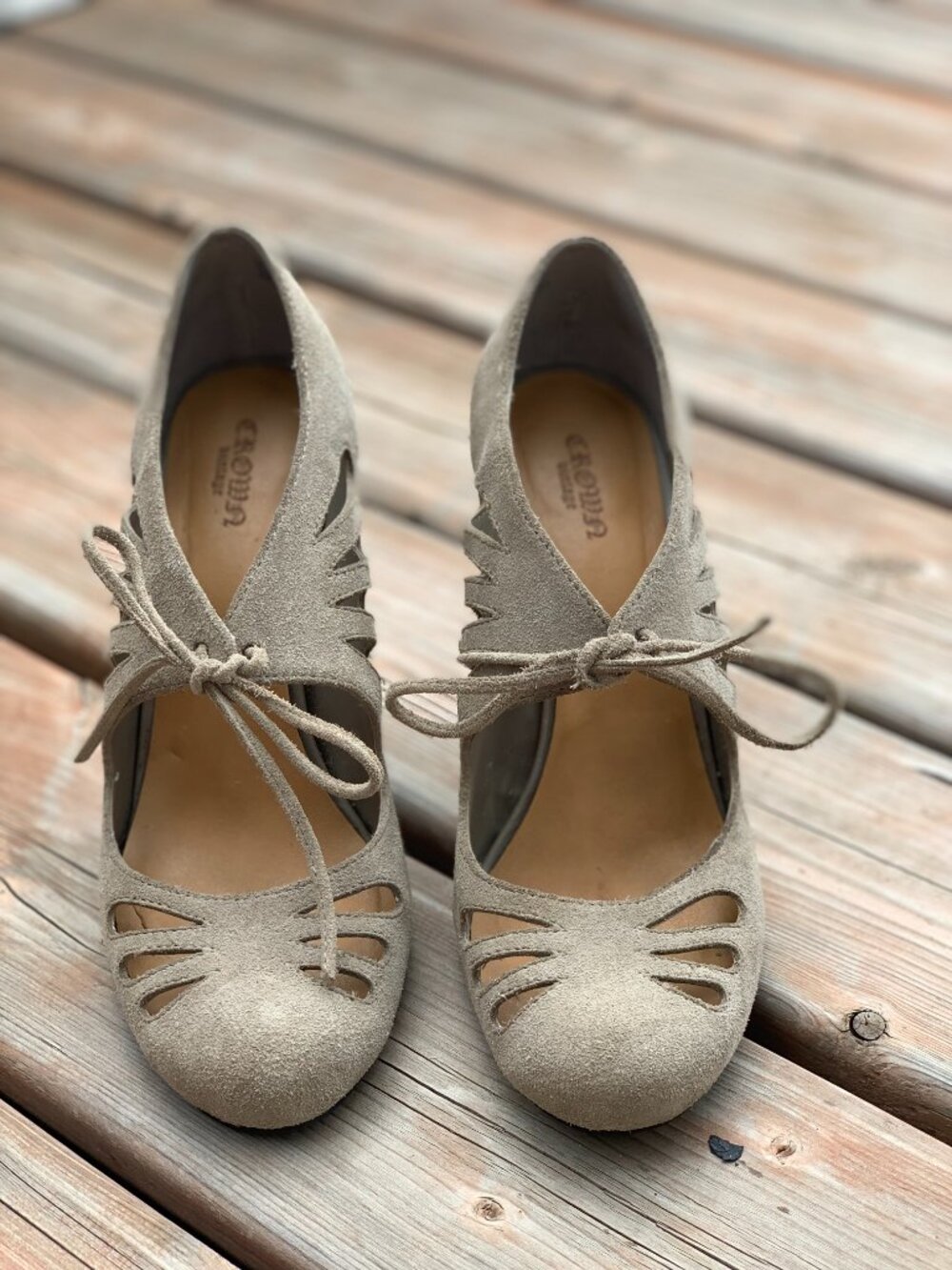 Crown Vintage Mary Jane Pumps Shoes 8.5 Tan Suede Bruges Lace Up Cut Outs Boho